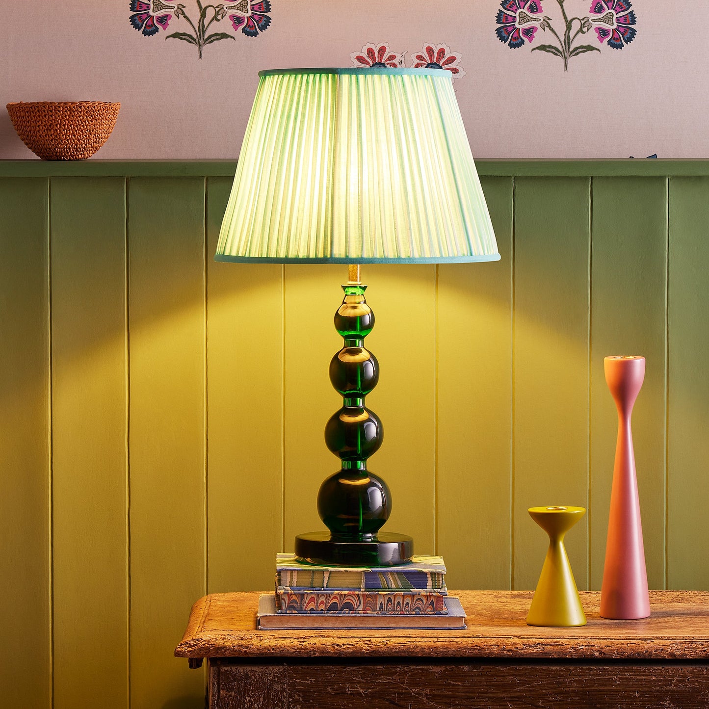 Aurora table lamp in green resin