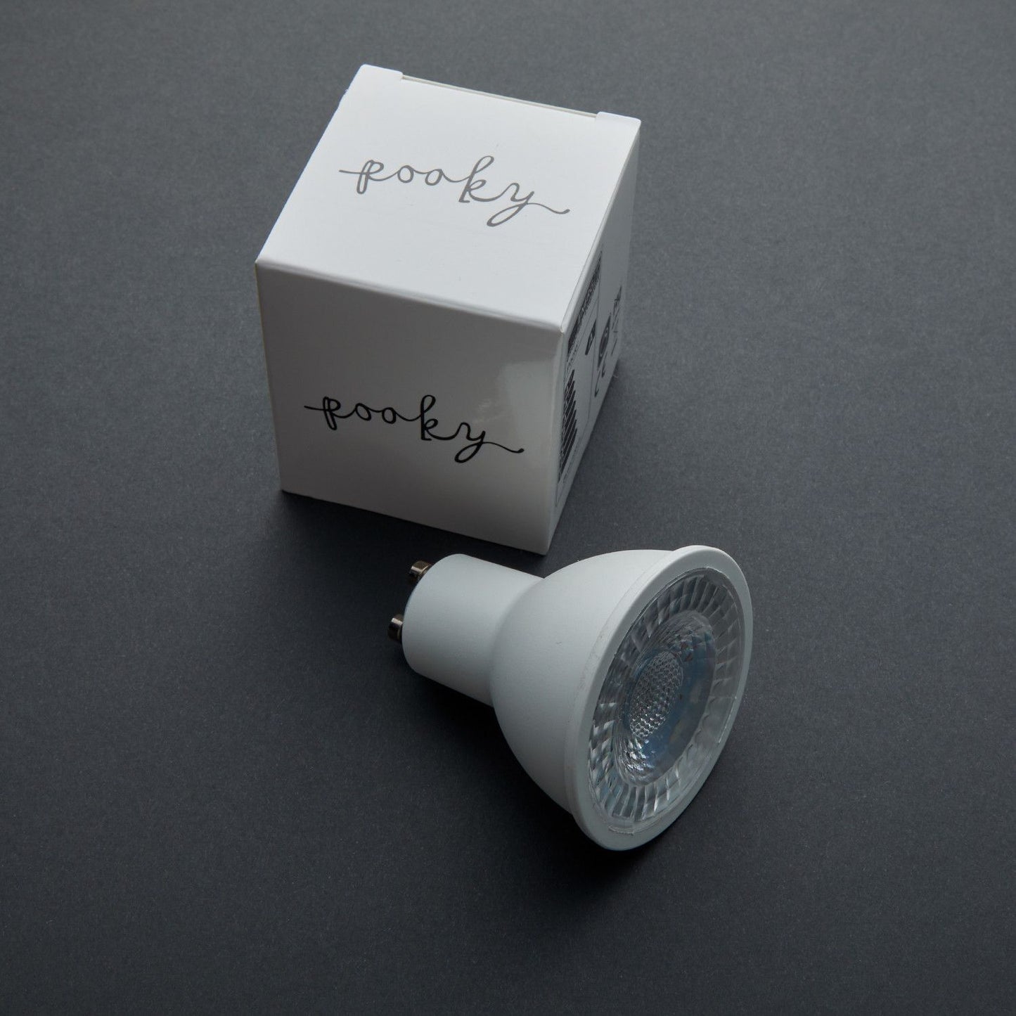 Dimmable GU10 8 watt LED bulb