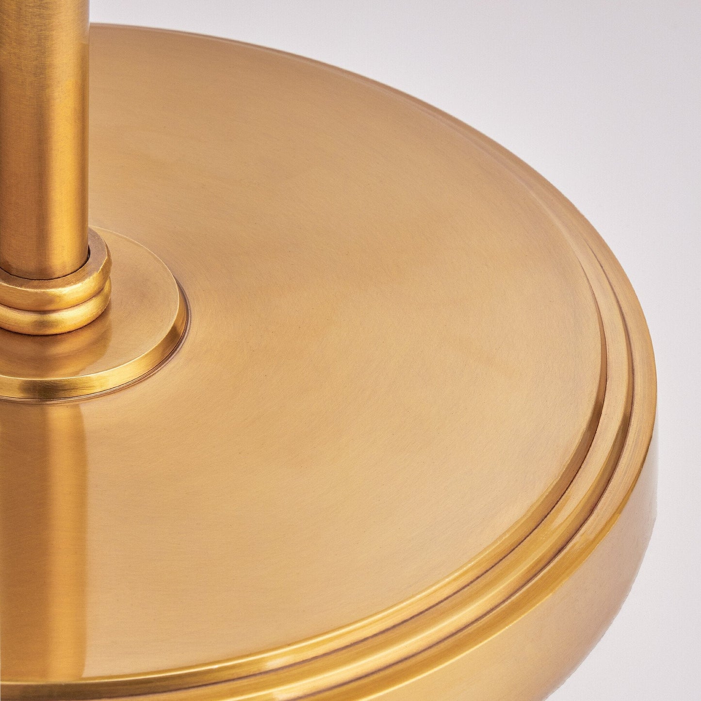 Swing articulated standing lamp in brass