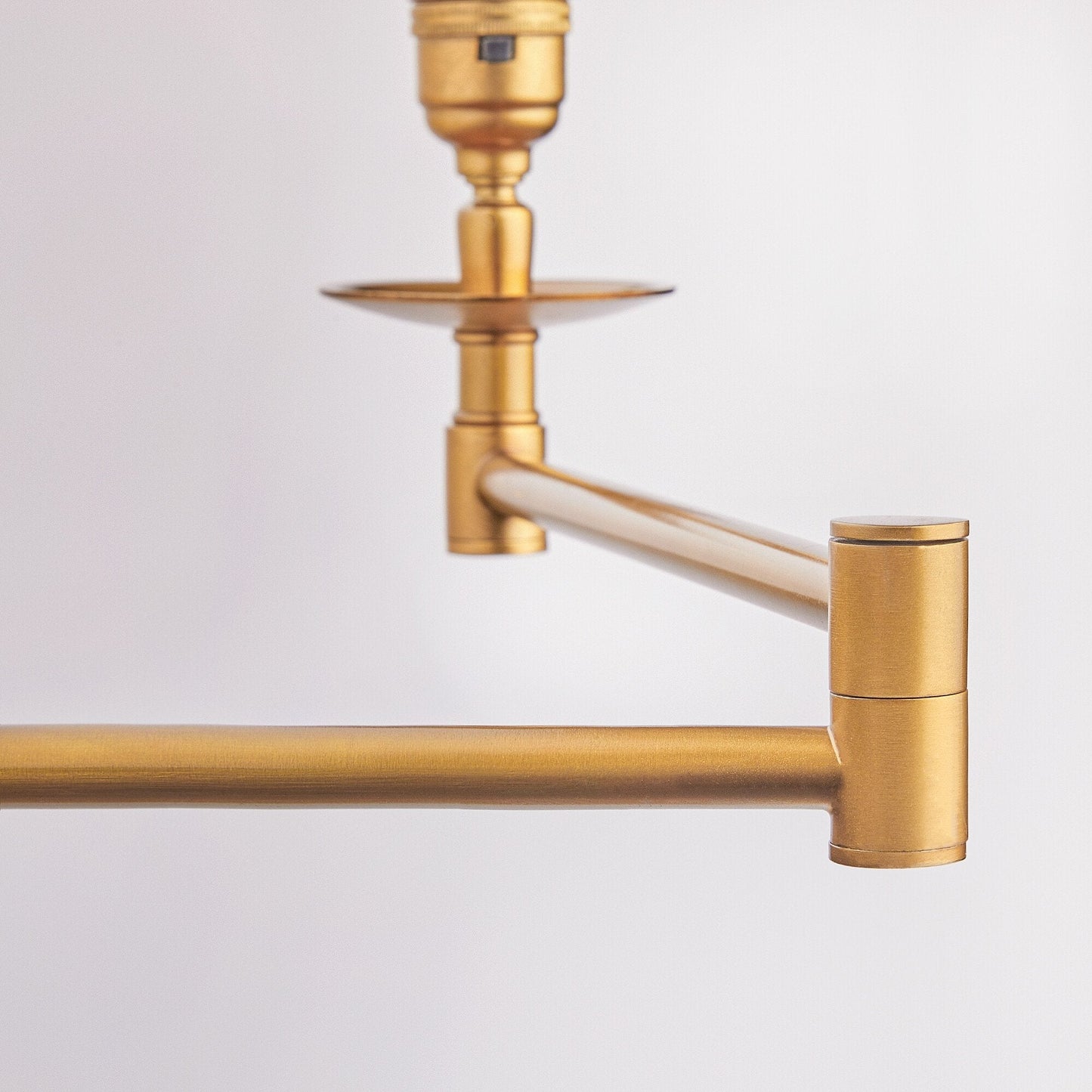 Swing articulated standing lamp in brass