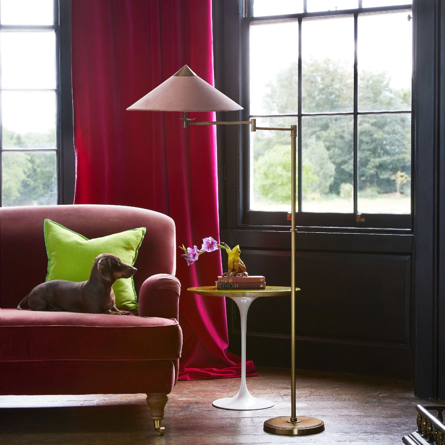 Swing articulated standing lamp in brass