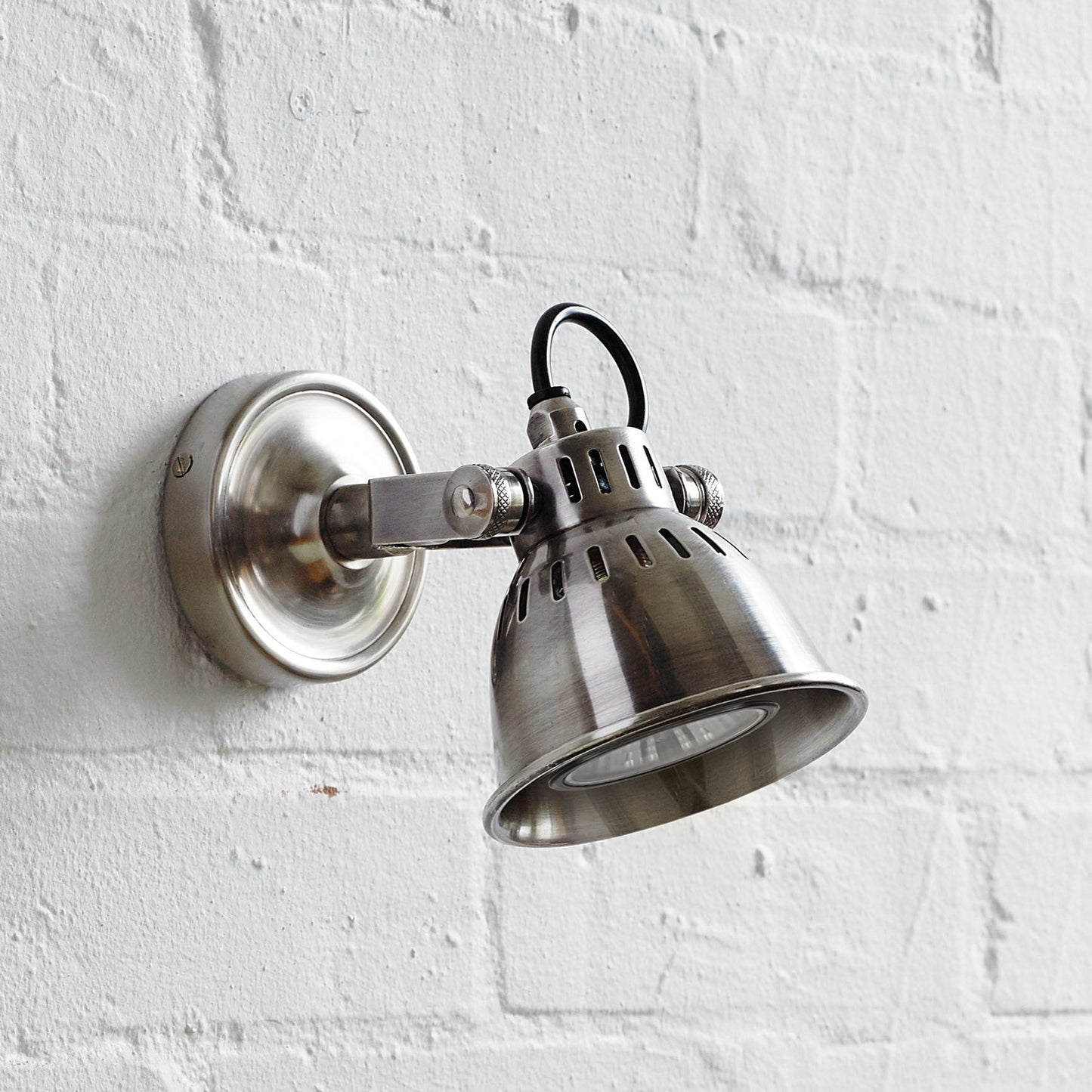 Humph wall light