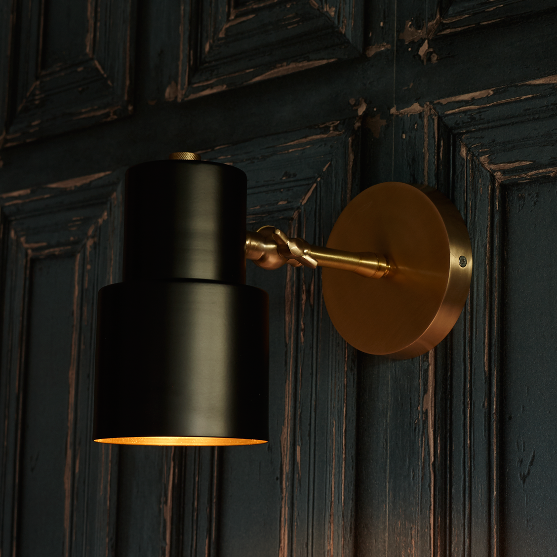 Ursula wall light in brass with a black hood