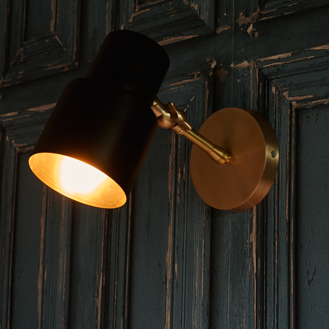 Ursula wall light in brass with a black hood