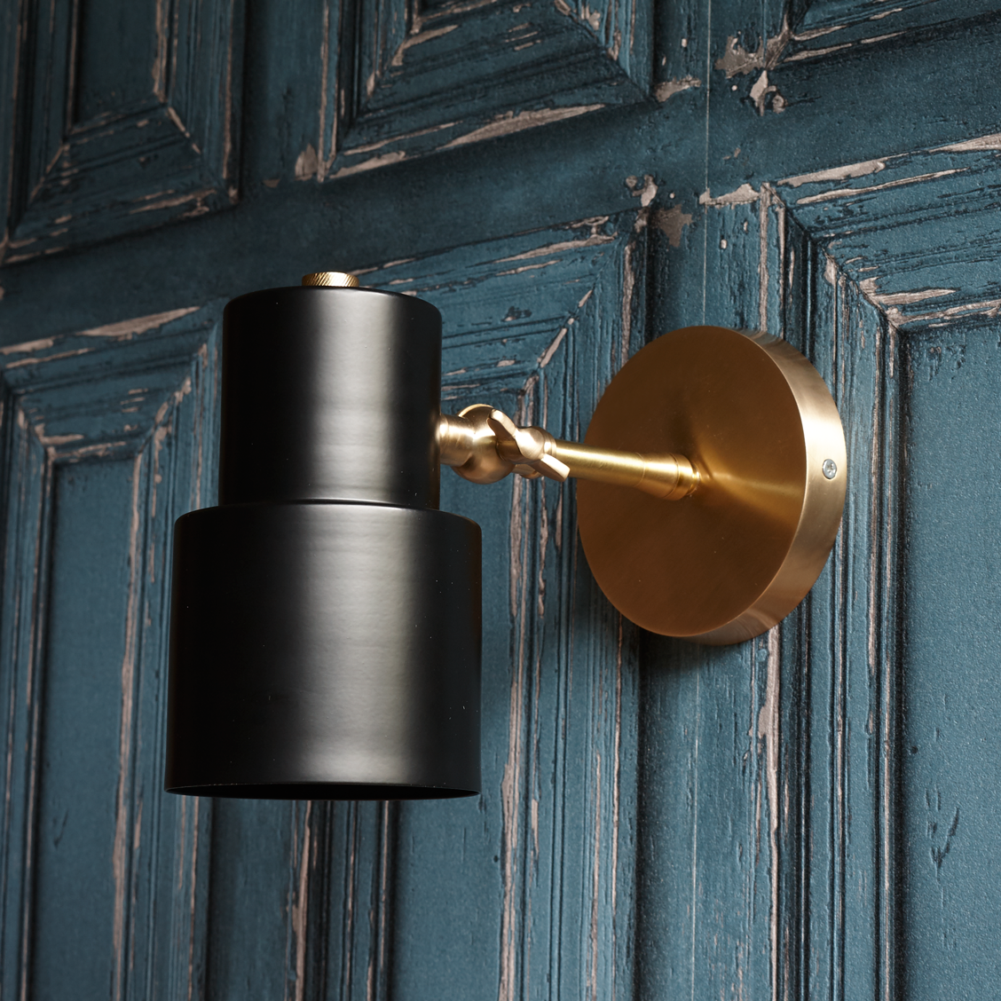 Ursula wall light in brass with a black hood