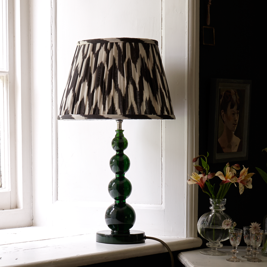 Aurora table lamp in green resin