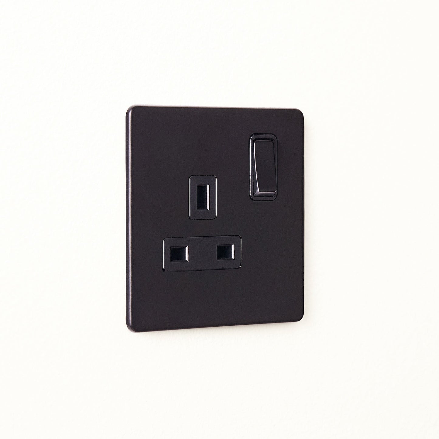 Single Florence plug socket in black