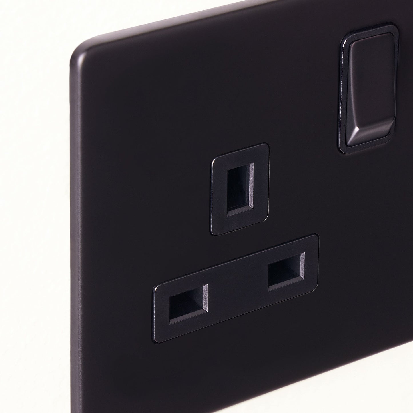 Single Florence plug socket in black