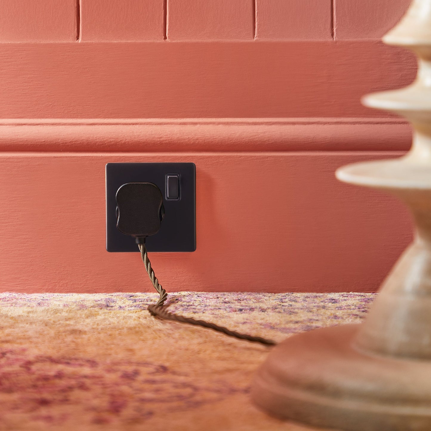 Single Florence plug socket in black