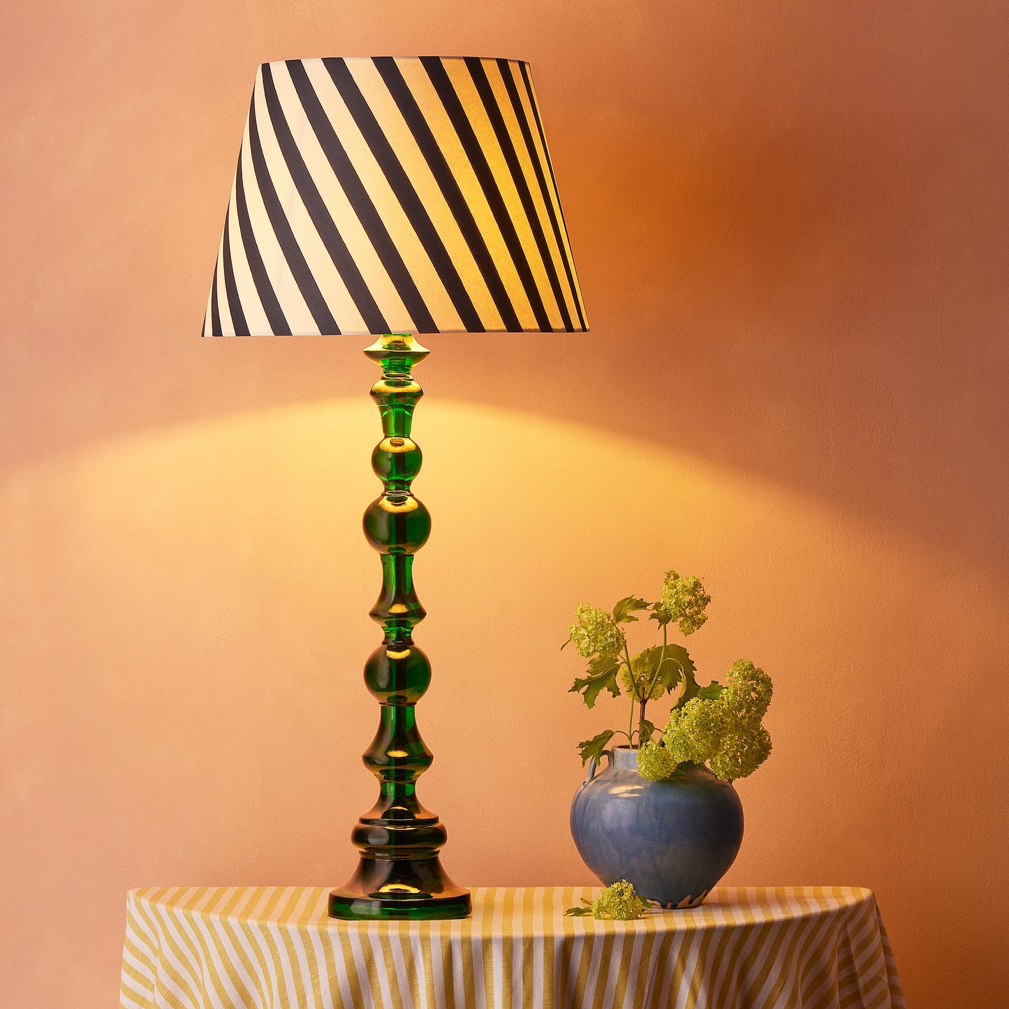 Bobboli table lamp in green resin