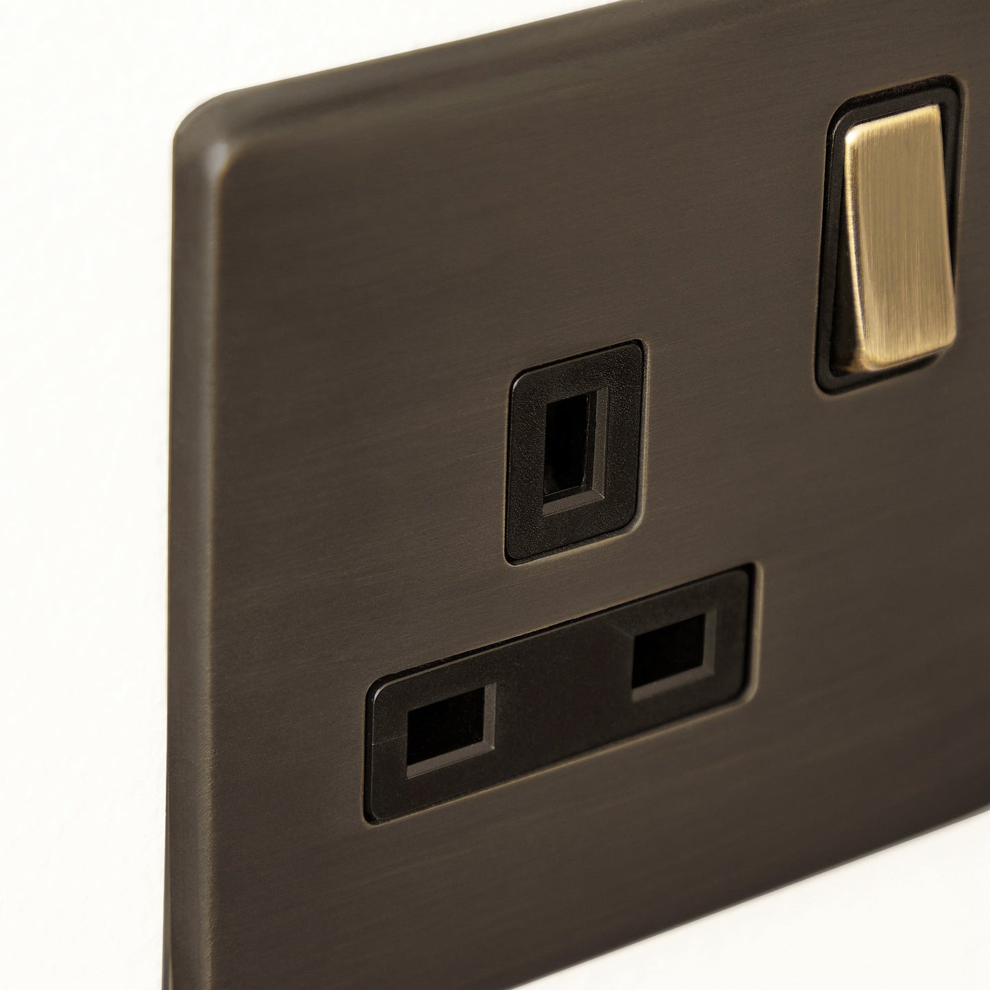 Single Florence plug socket in bronze