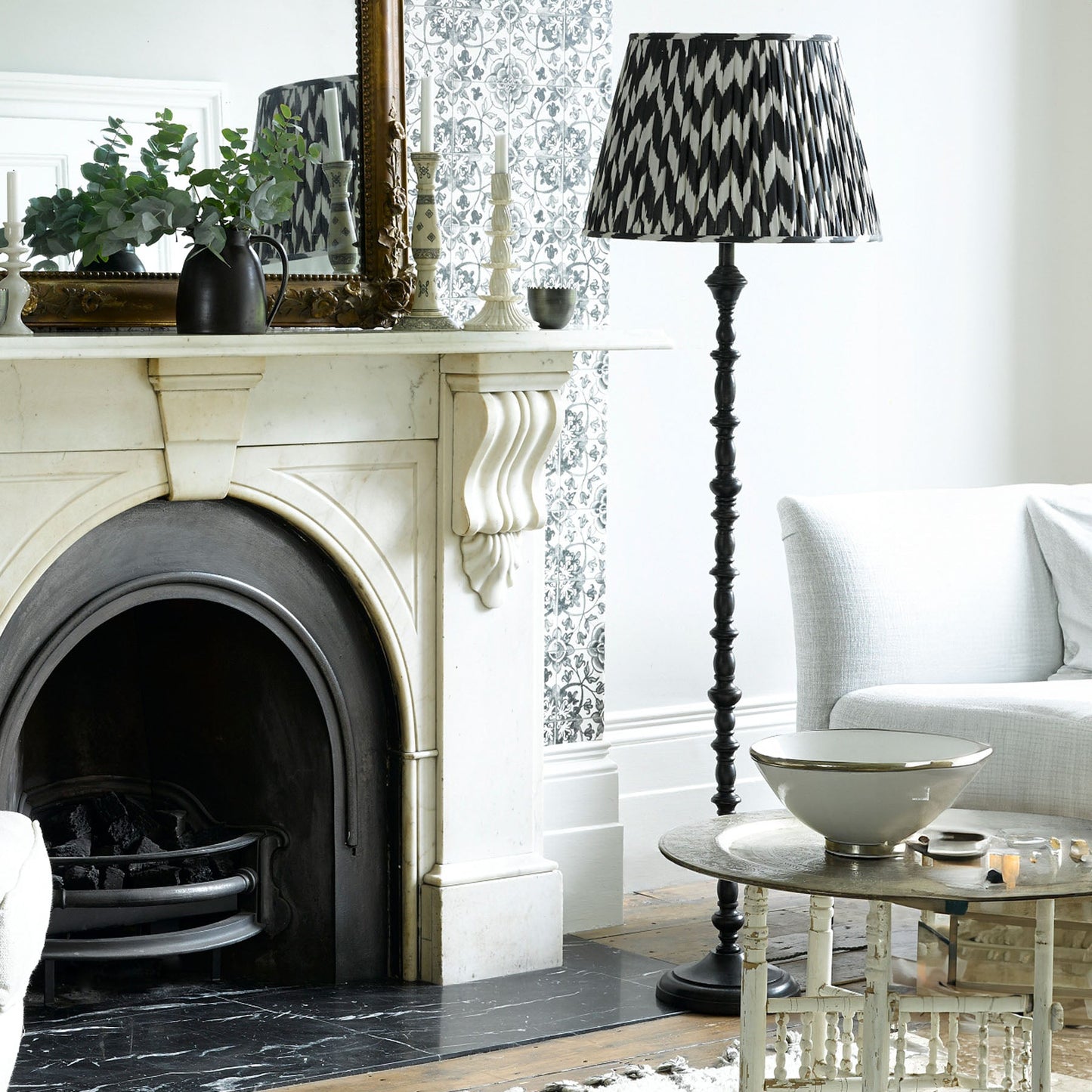 Eclipse floor lamp in Silvery black