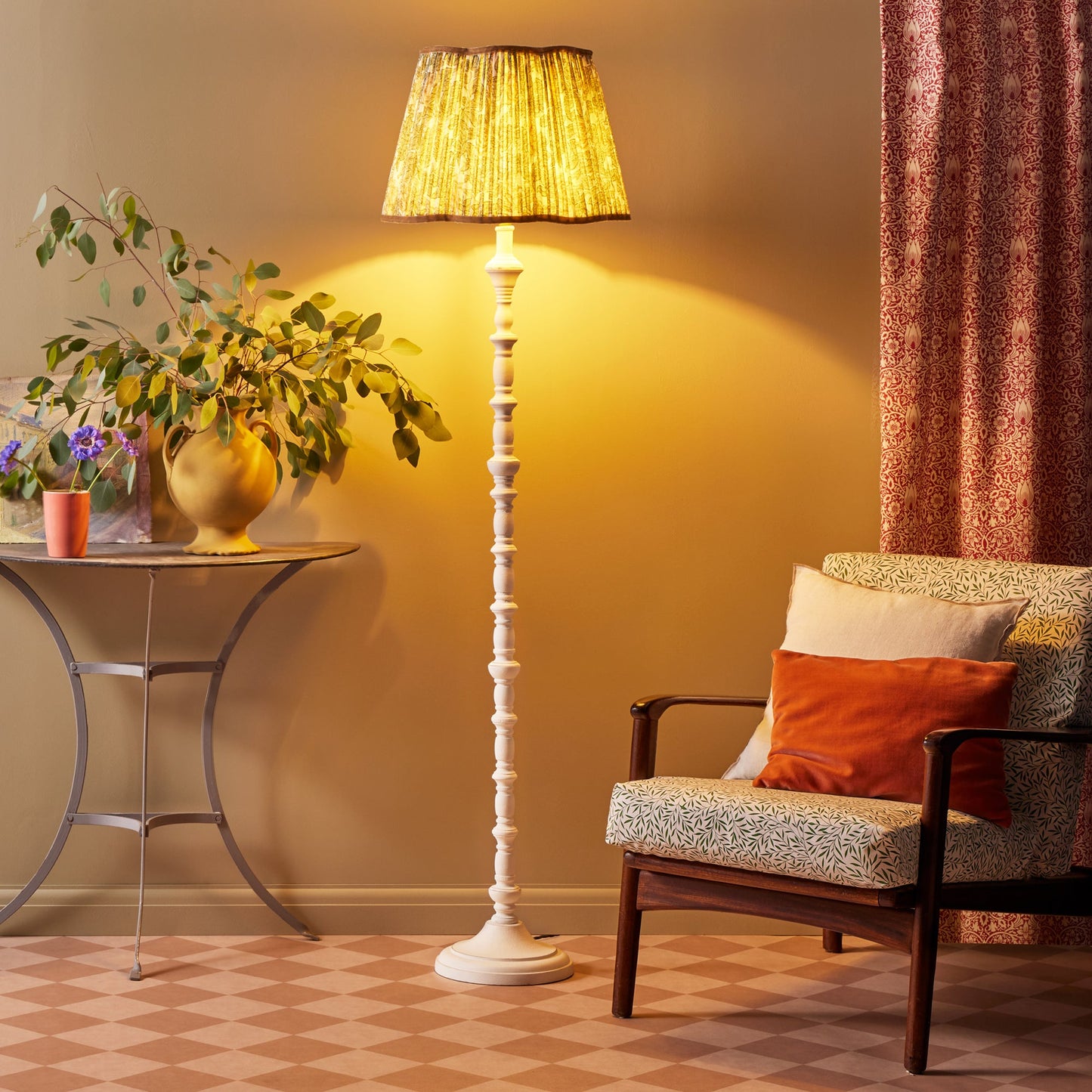 Eclipse floor lamp in Distressed white