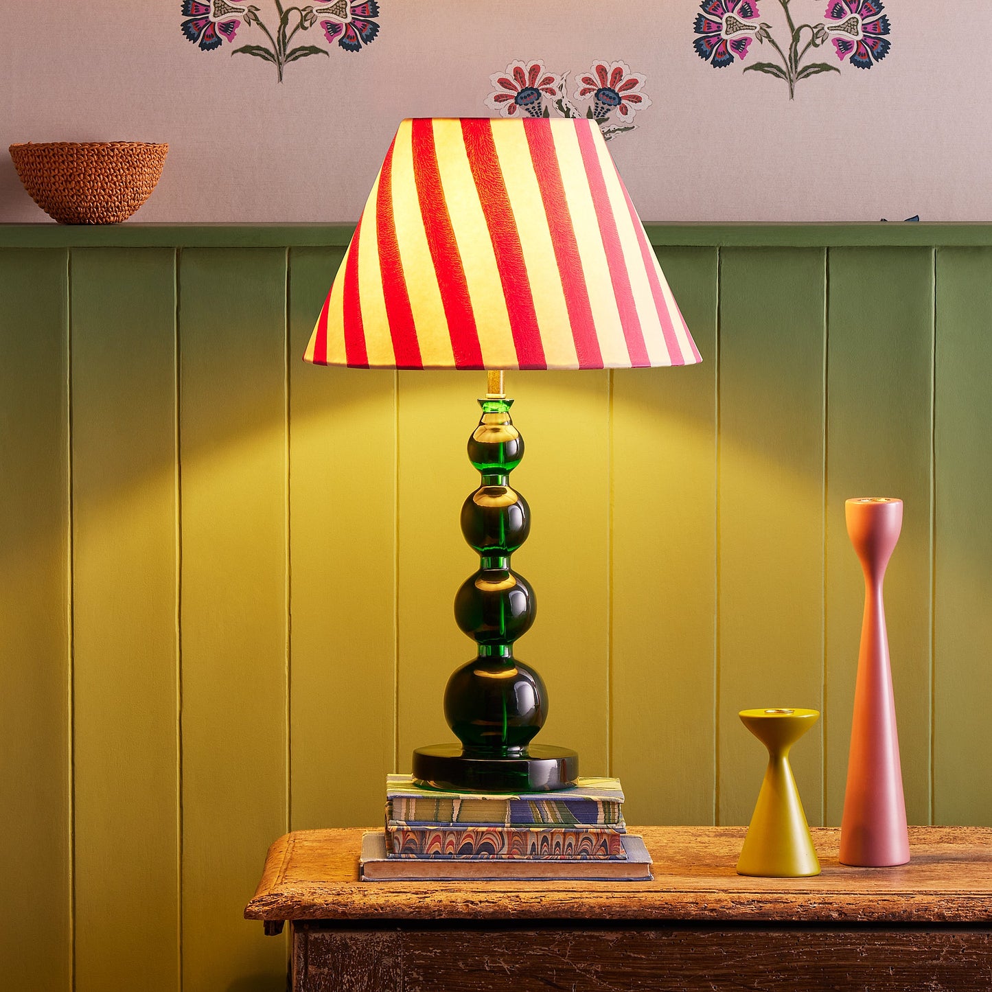 Aurora table lamp in green resin