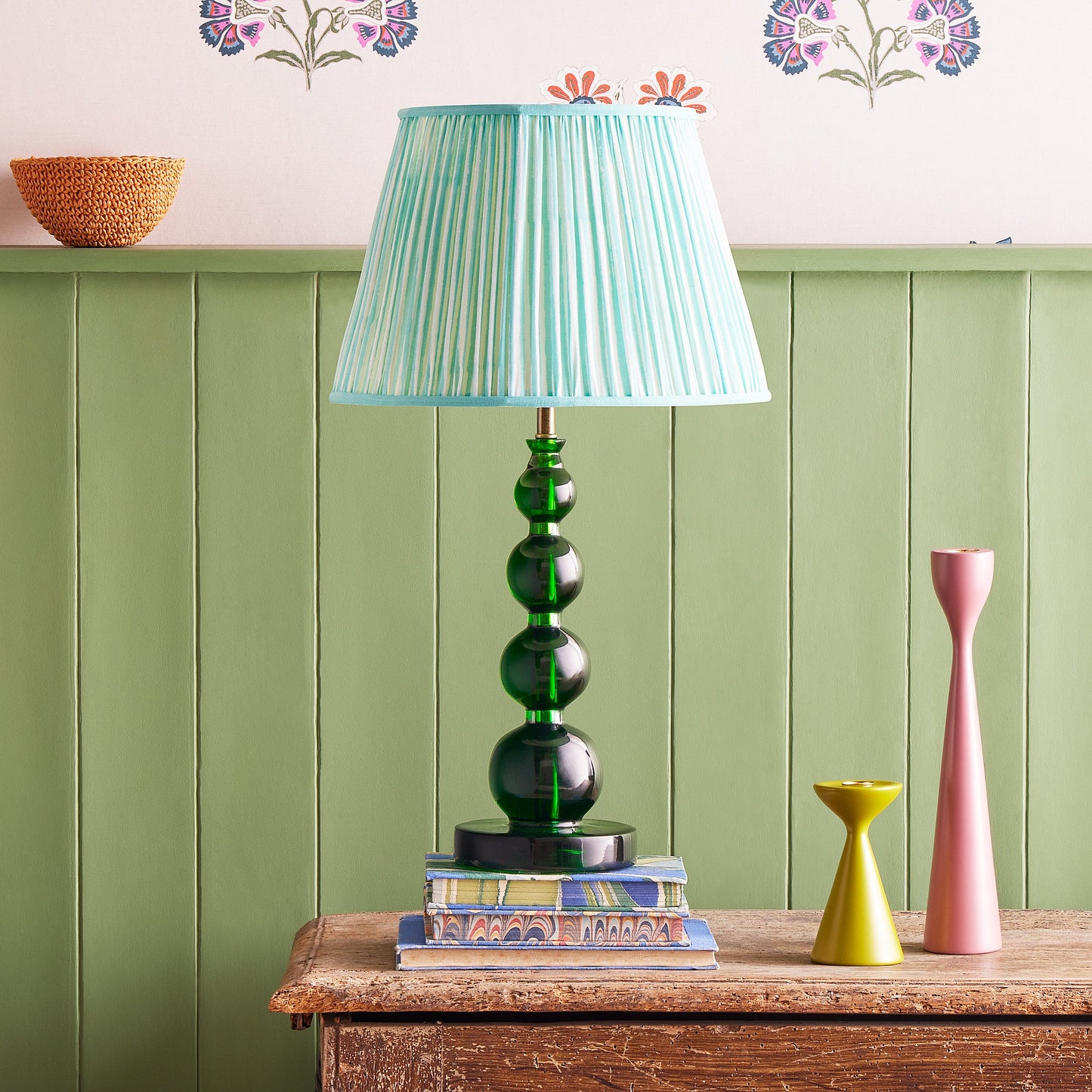 Aurora table lamp in green resin