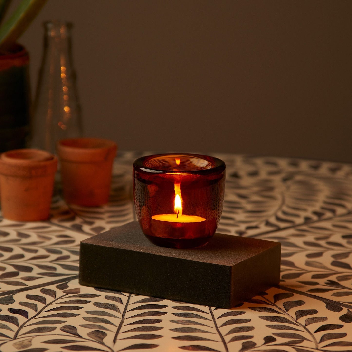 Burly tealight holder in amber glass