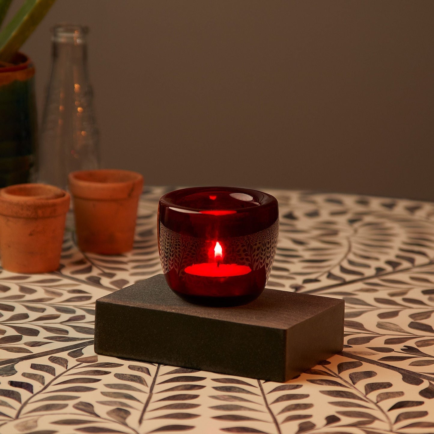 Burly tealight holder in ruby glass