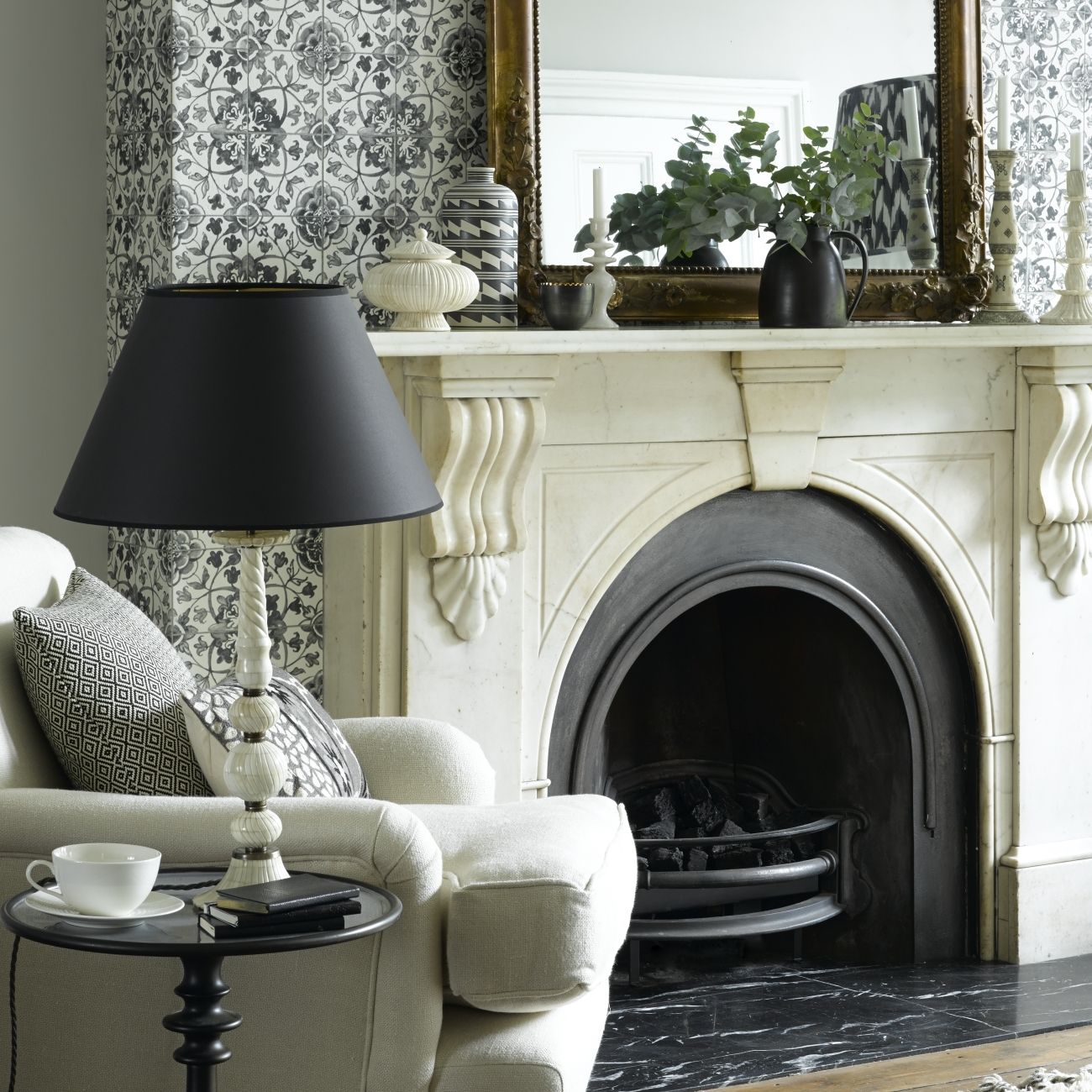 Regular Shiva table lamp in off white bone and ceramic