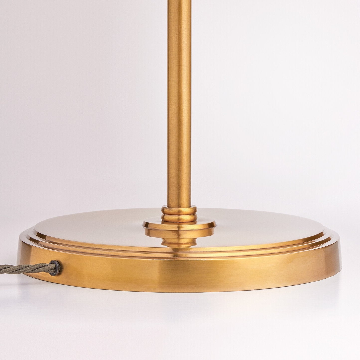 Swing articulated standing lamp in brass