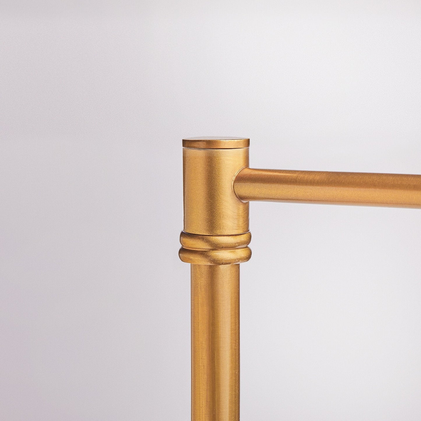 Swing articulated standing lamp in brass