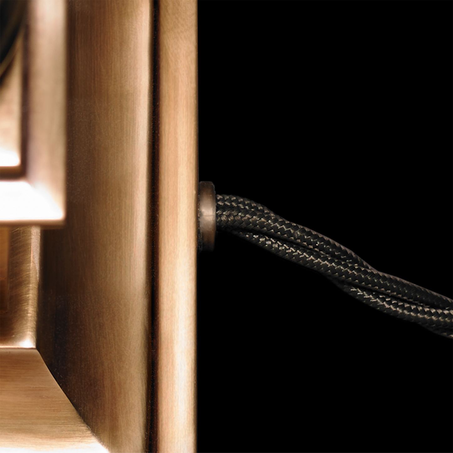 Admiral table lamp in antique brass