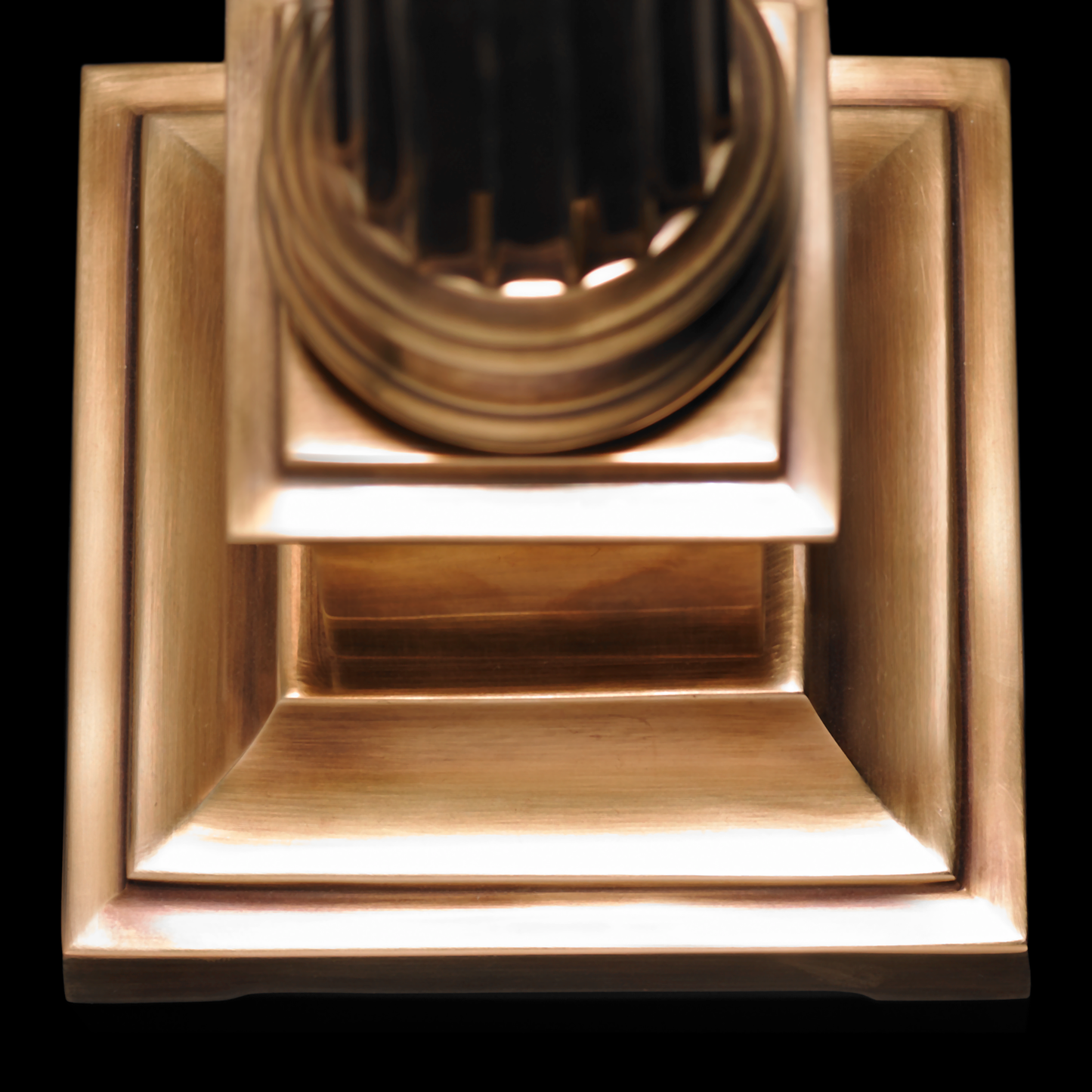 Admiral table lamp in antique brass