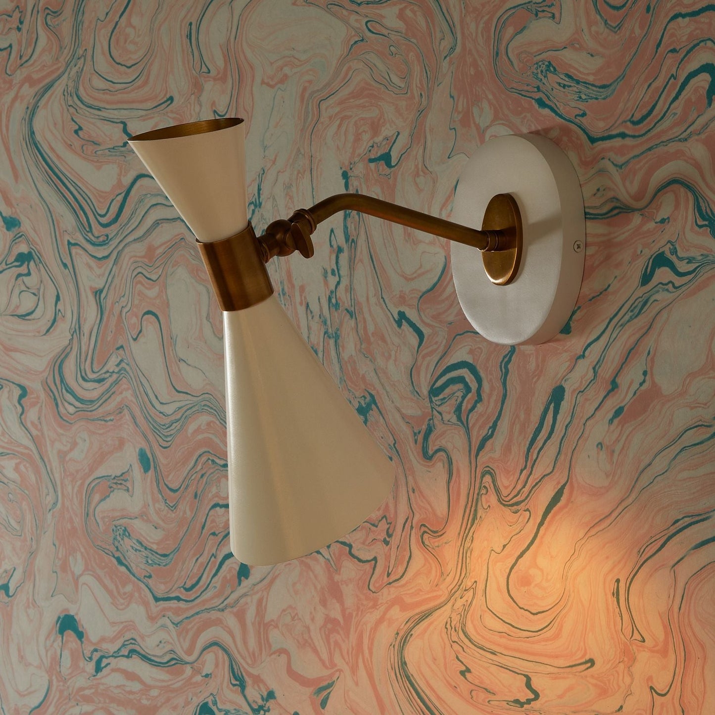 Bow Tie wall light in white