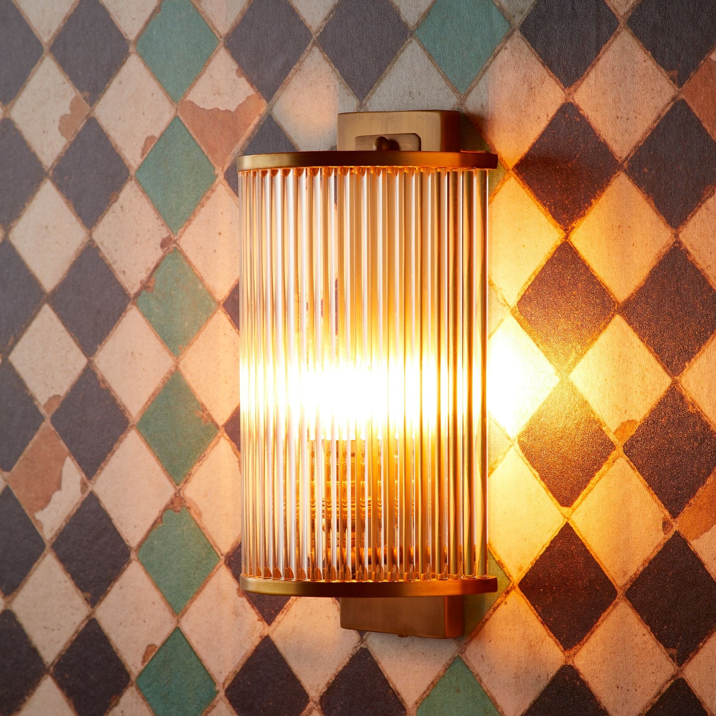 Roddy wall light in brass with glass rods